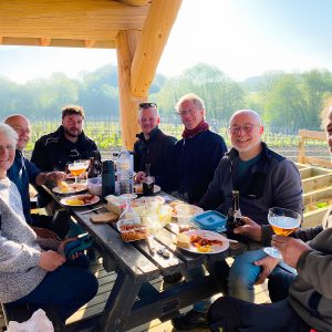 Gel, plantation, chalet et premières bouteilles : le printemps de tous les défis